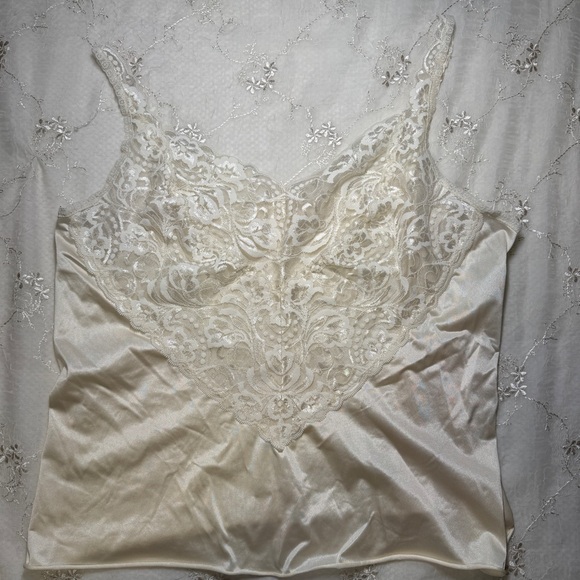 vintage vanity fair cream nylon camisole with full lace front – size XL - Picture 2 of 5